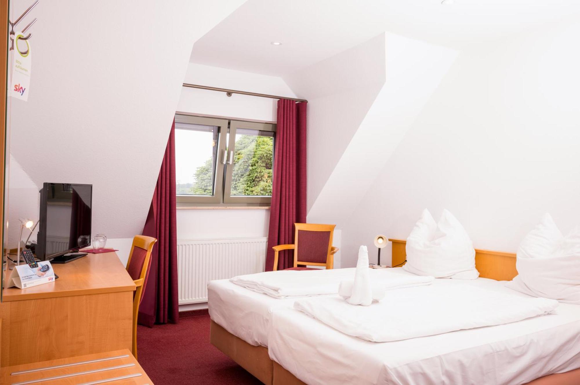 Hotel Restaurant Zehntscheune Sinsheim Dış mekan fotoğraf