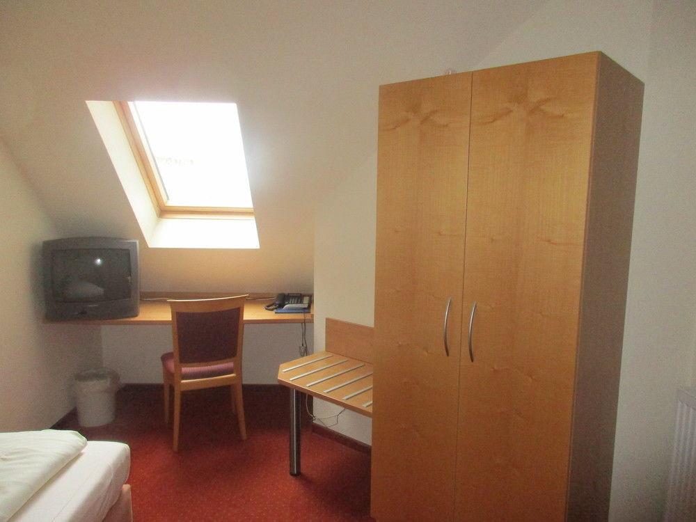 Hotel Restaurant Zehntscheune Sinsheim Dış mekan fotoğraf